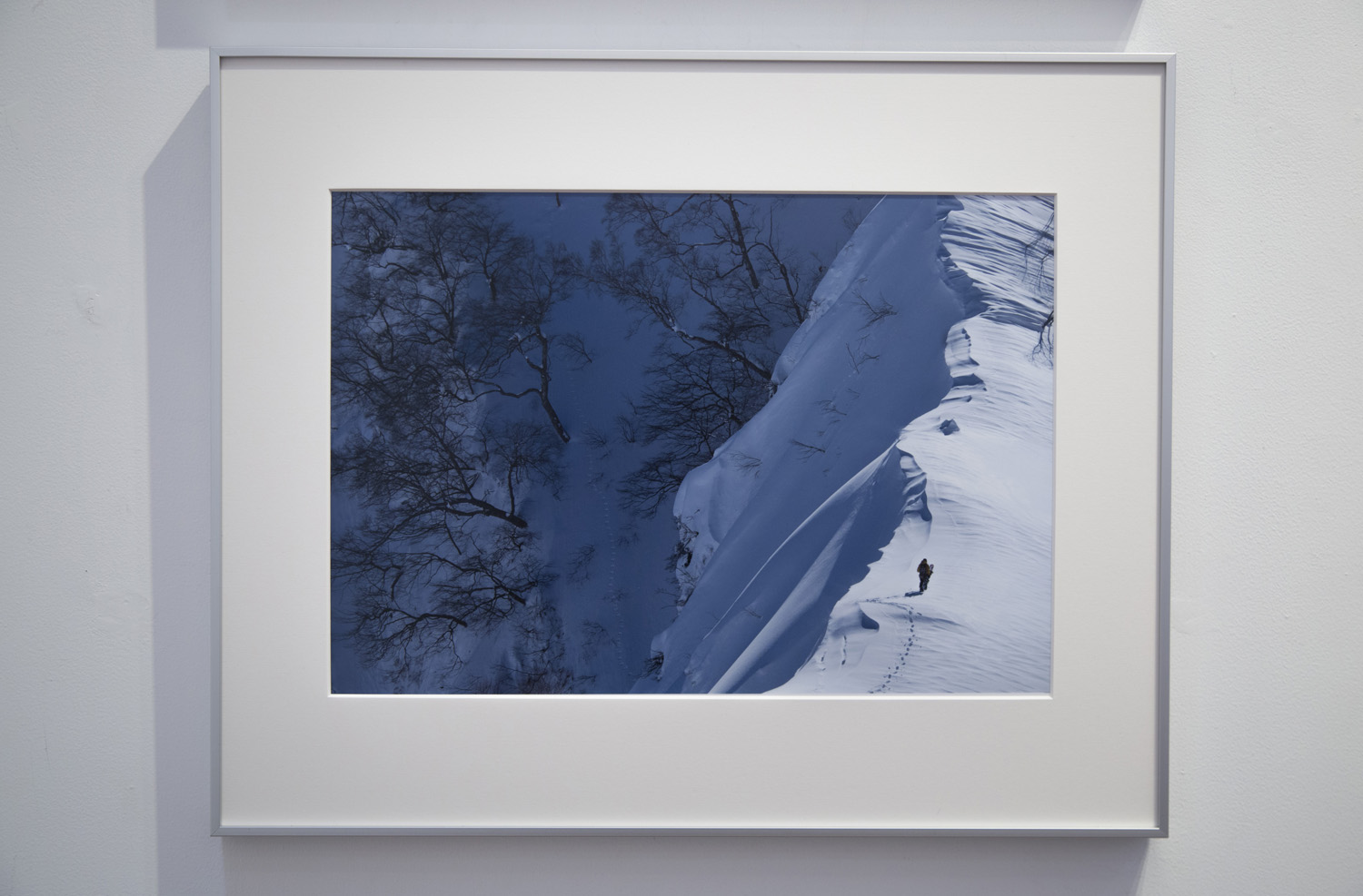 All of the photographs by Mr. Isao Endo show the life of a real snowboarder.