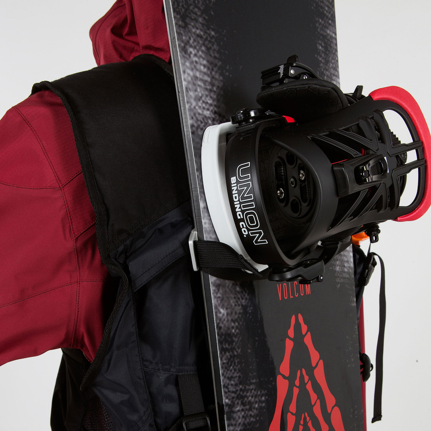 Easy to hike with a snowboard strap without a backpack