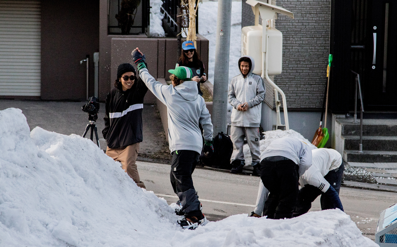 在北海道拍摄的阿迪达斯单板滑雪照片：Gian