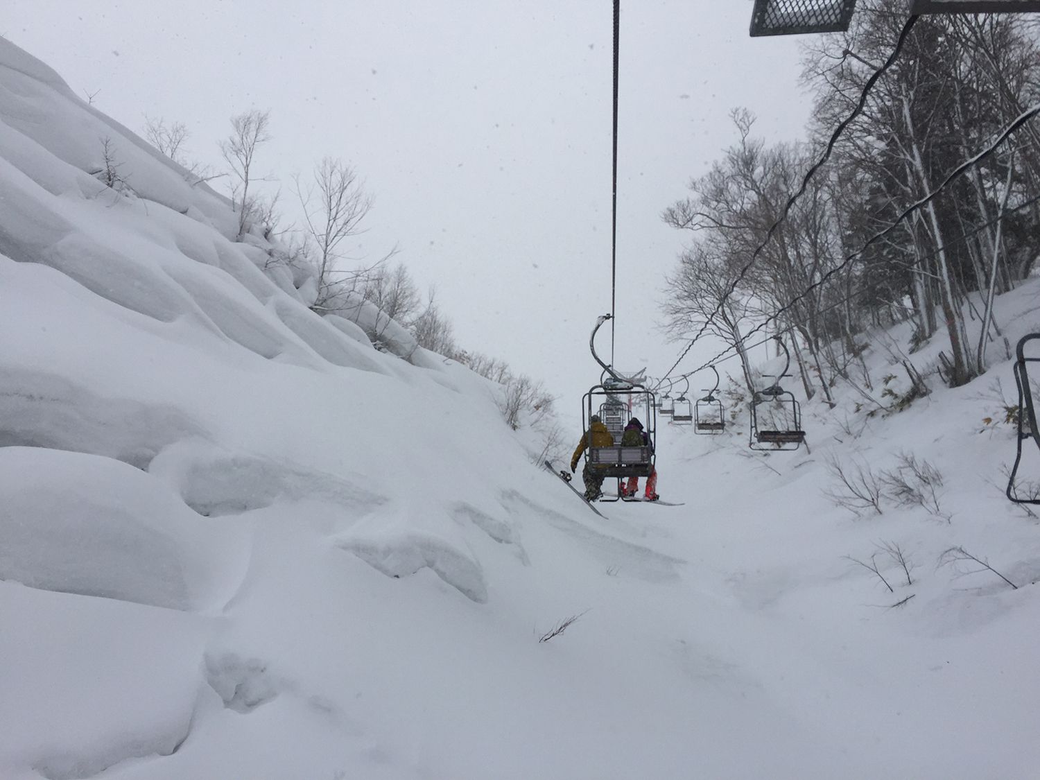 Session start with Haku.Many long and slow two-seater lifts were also a good opportunity to talk carefully.