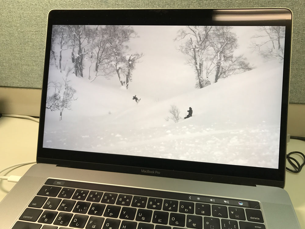 Watching a riding movie on a PC is also realistic and exciting.