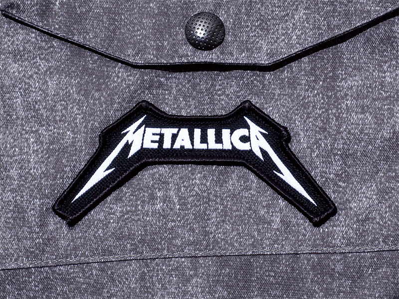 The chest is decorated with the METALLICA logo, which is too famous.