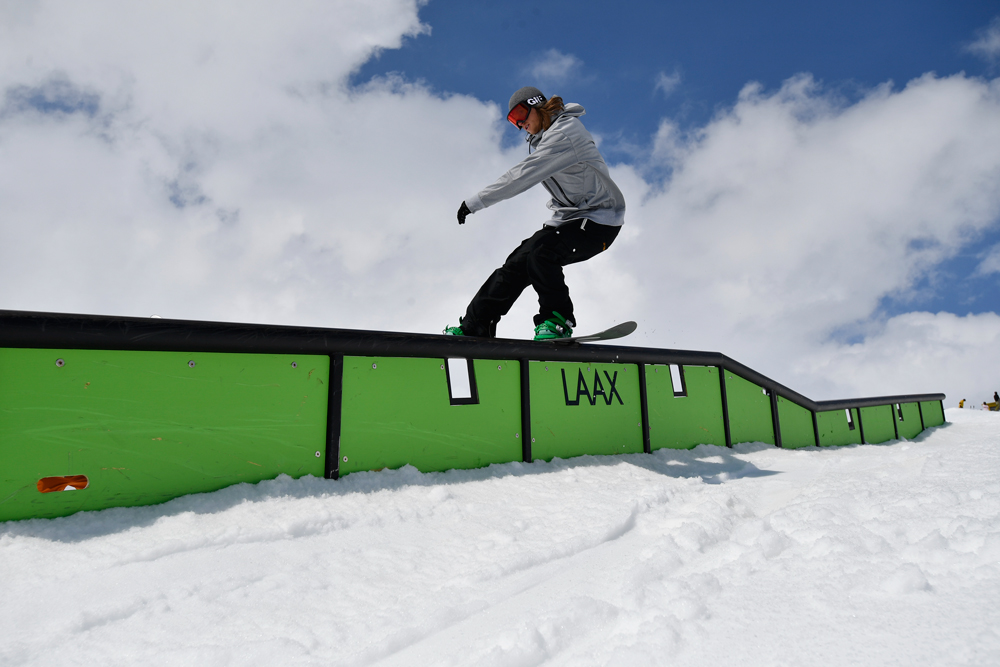 引进最先进的技术来创造完美适应不同滑雪板风格的板。