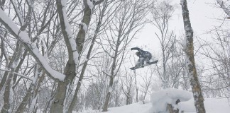 首都圏から2時間アクセス 超穴場の非圧雪&ツリーランが大人気 湯沢中里スノーリゾート