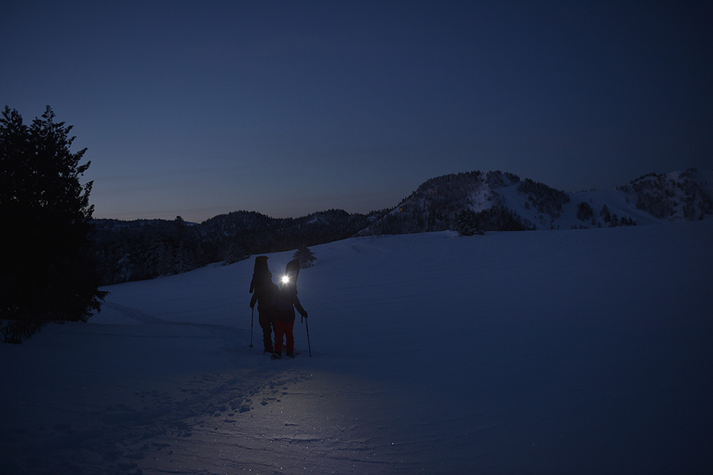 前半段是在完全黑暗的情况下徒步旅行，但后半段日出前的亮度非常棒 Photo: Yuji Kaneko
