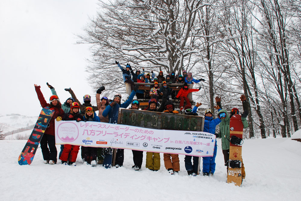 A group photo of all the campers and coaches ♪ * The photo is from last year's event.