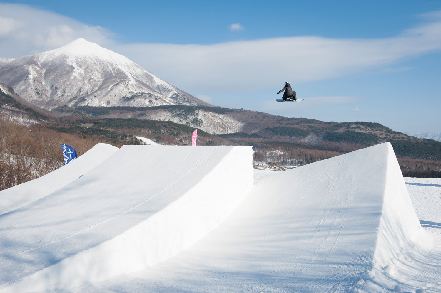 A kicker who can enjoy a magnificent jump with Mt. Bandai in the background