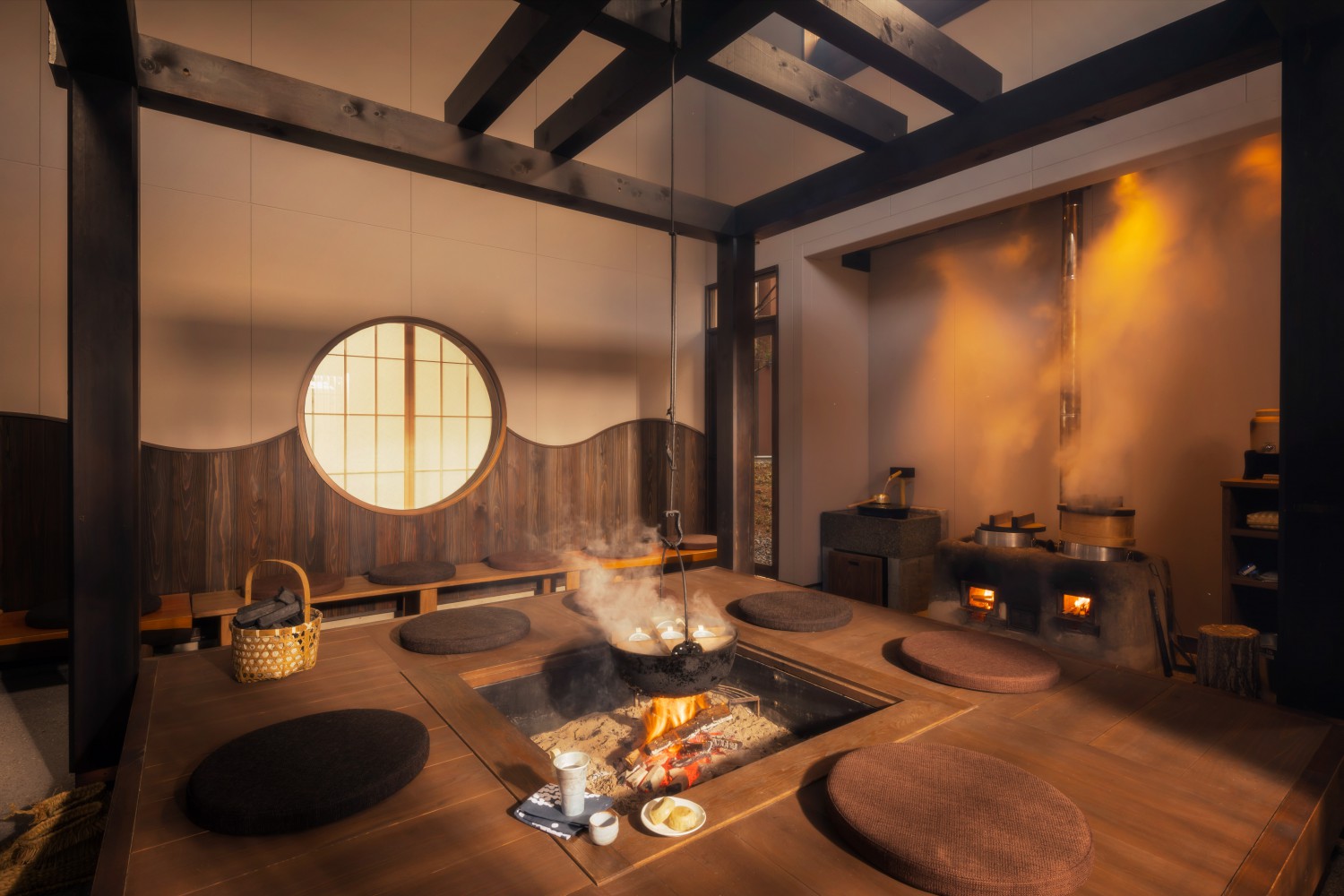 ▲ Doma, hearth, kamado A place where family and friends gather.The sound of burning firewood, the light of orange fire, and the fluctuation of steam rising from the pot ── a special space full of warmth.