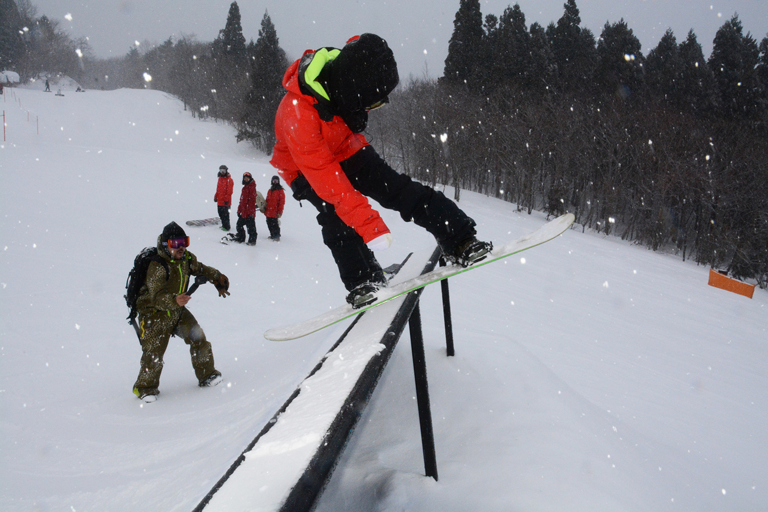 Spring Valley Izumi Kogen Diggers showing off their splendid model riding in a curve box