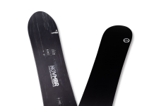 ショートワイド+ロッカー形状でパウダーでの抜群の浮力と取り回しを可能にした「ICE ROCKER」_NOVEMBERsnowmaterial