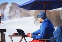 WiFi環境も整ったテレワークスペースが登場。星野リゾート 猫魔スキー場が提案する「雪バカテレワーク」とは?