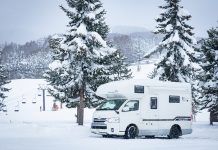 滞在中も3密回避&ペット同伴もOK!キャンピングカーでスノーボード旅