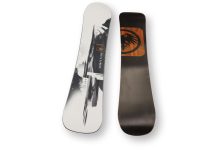 超高性能ツインチップボードにトリプルキャンバー形状を採用し、さらにパフォーマンスに磨きをかけた「PROTO ULTRA」_NEVER SUMMER