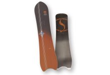 最高のパウダーボードでありながら、あらゆる場所でカービングを楽しめる高性能フリーライディングボード「SWIFT」_NEVER SUMMER