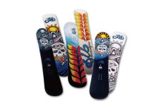 今季のLIB TECHNOLOGIESのジェイミー・リンモデルは話題の復刻版も加え、「JAMIE LYNN ’96 / JAMIE LYNN / JAMIE LYNN SHORTWIDE」魅力的3モデルがラインナップ