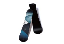 OGASAKAが推奨する「スイッチカービング」を極め、グラトリやジャンプまで楽しめる唯一のツインチップボード「CT-TWIN」