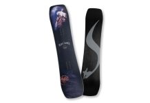 こんなボードを探してた! サーフライクにスタイリッシュに滑るトリプルキャンバー搭載の超万能型ボード「NOKHU」登場_NEVER SUMMER