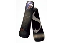 NEVER SUMMER最新のトリプルキャンバーの絶妙なフィーリングが サーフライクな新感覚のスタイル表現を可能にする「NOKHU」