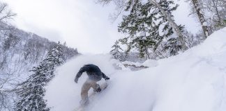 中井孝治がルスツリゾートを遊び尽くした1日に密着。ルスツにはいい雪とフリースタイルに遊べる地形が詰まっている。