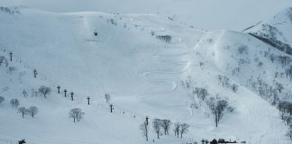 スノーボード界のレジェンド、テリエ・ハーコンセンが3回目の優勝!「天神バンクドスラローム2025」