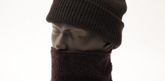 太陽光で発熱するYOROIのネックウォーマー