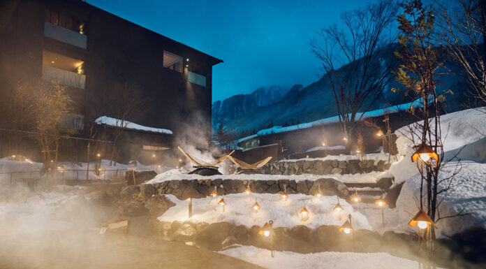 【界 奥飛騨】かまくらの特等席から雪夜の幻想を眺める『飛騨玉の雪明り』開催